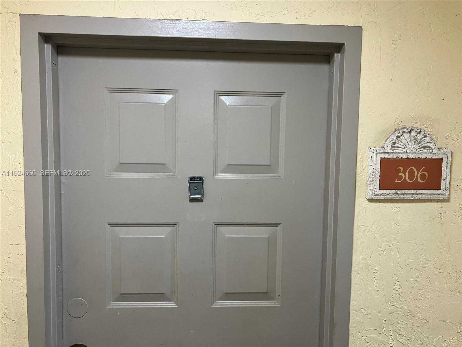 Small Image of Doral Number 3