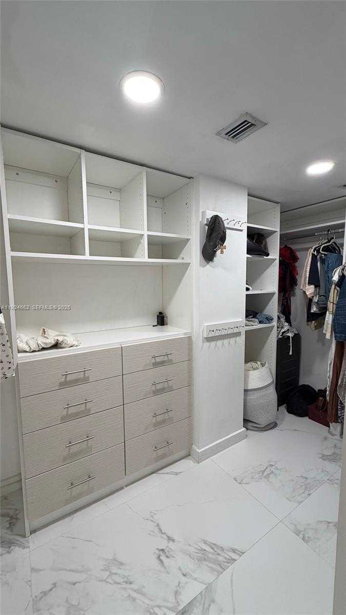 Small Image of 2333 BRICKELL AVE #1814, Miami Number 11