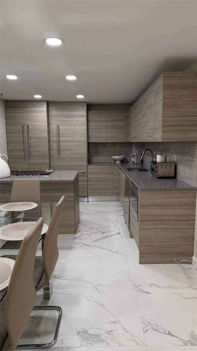 Small Image of 2333 BRICKELL AVE #1814, Miami Number 13