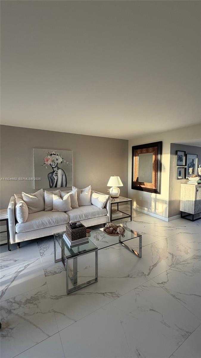 Small Image of 2333 BRICKELL AVE #1814, Miami Number 8