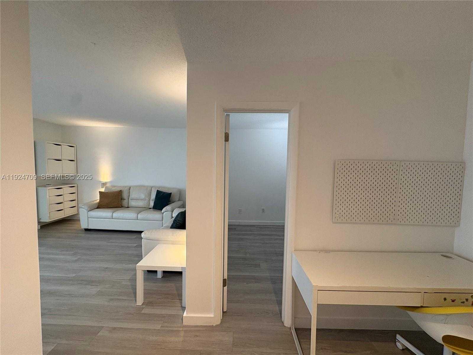 Small Image of 1340 LINCOLN RD #806, Miami Beach Number 16
