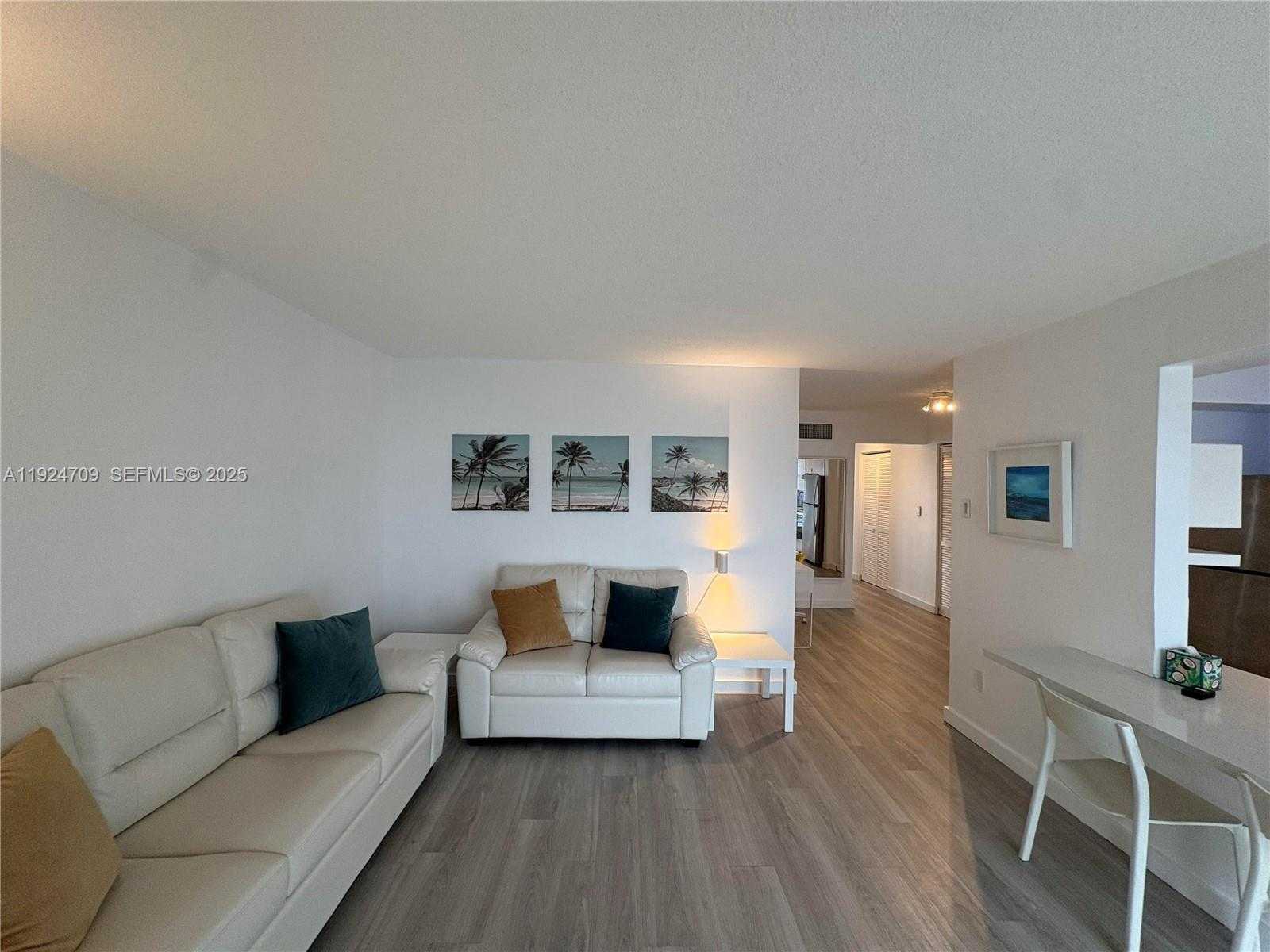 Small Image of 1340 LINCOLN RD #806, Miami Beach Number 2