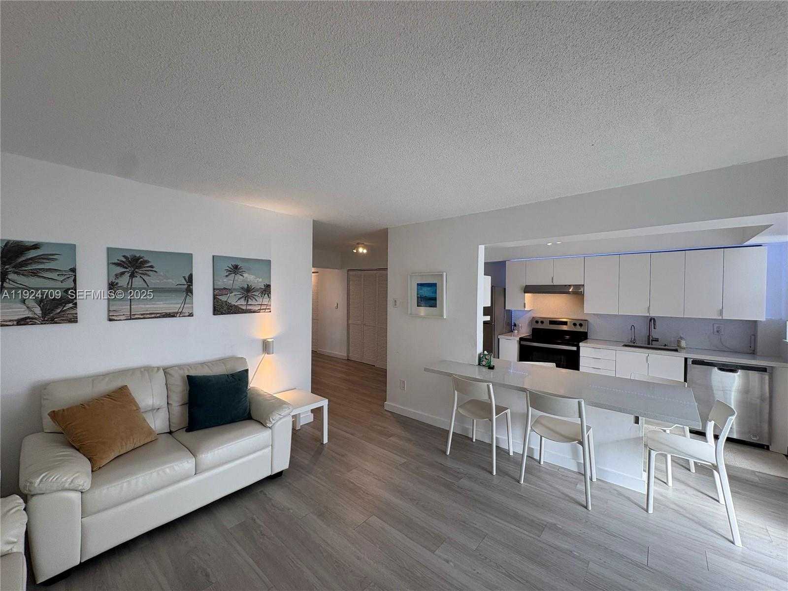 Small Image of 1340 LINCOLN RD #806, Miami Beach Number 3
