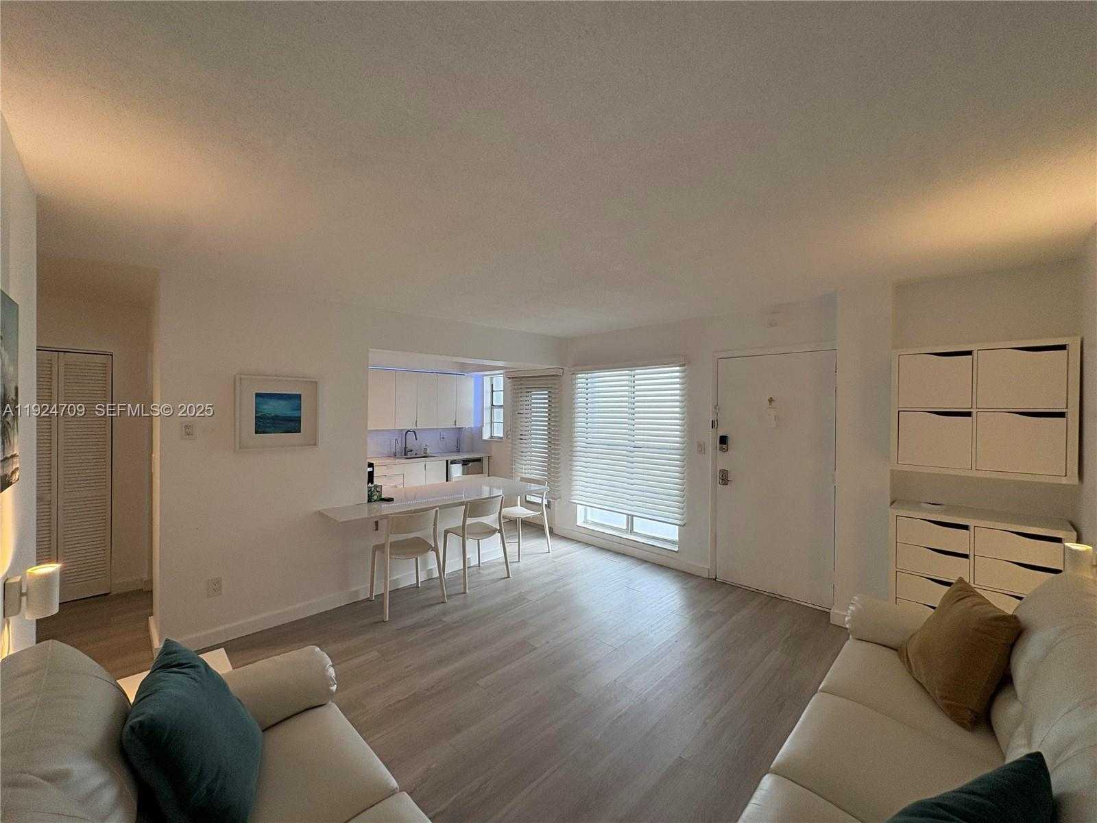 Small Image of 1340 LINCOLN RD #806, Miami Beach Number 4