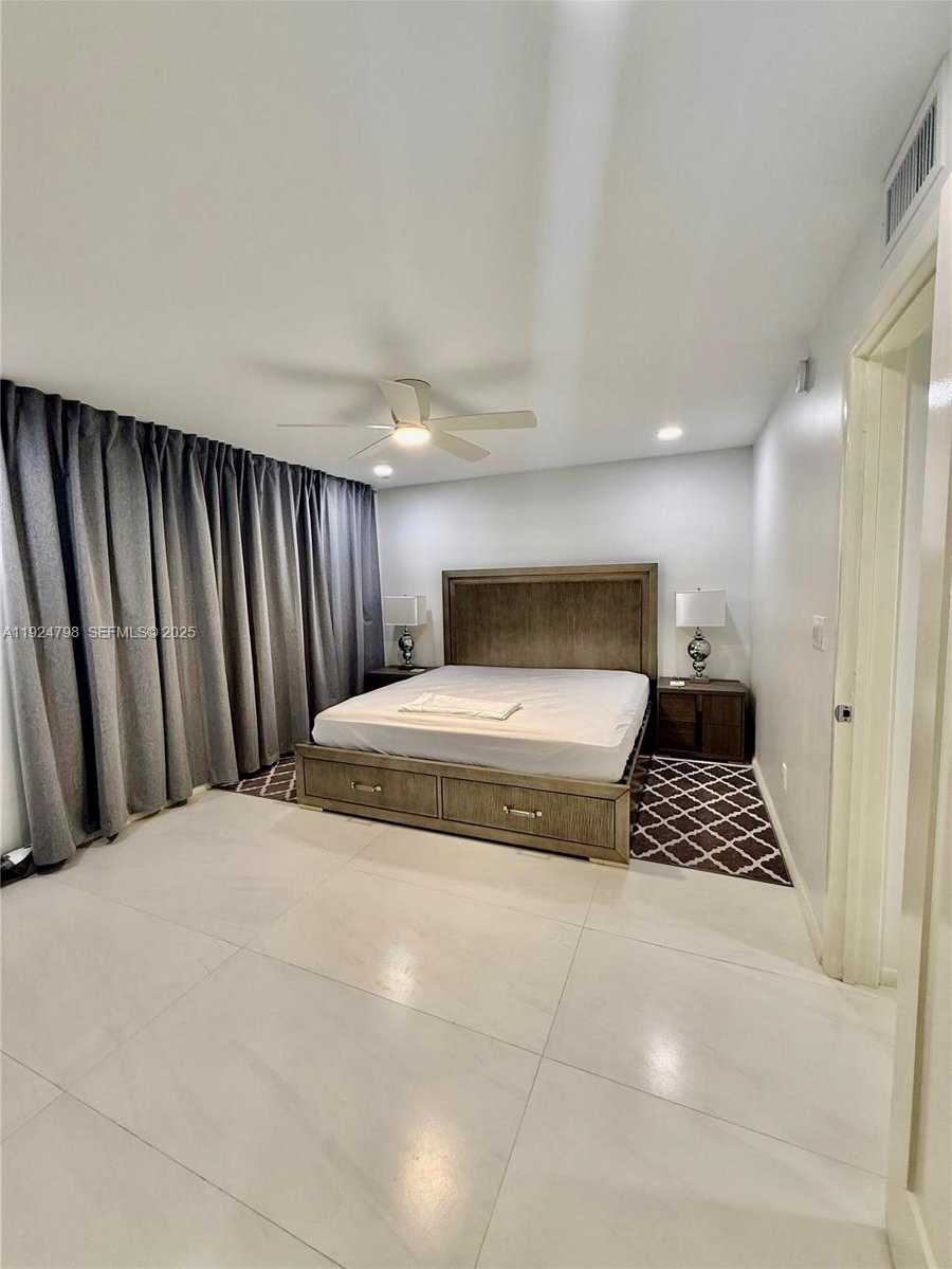 Small Image of 1100 ALTON RD #4D, Miami Beach Number 11