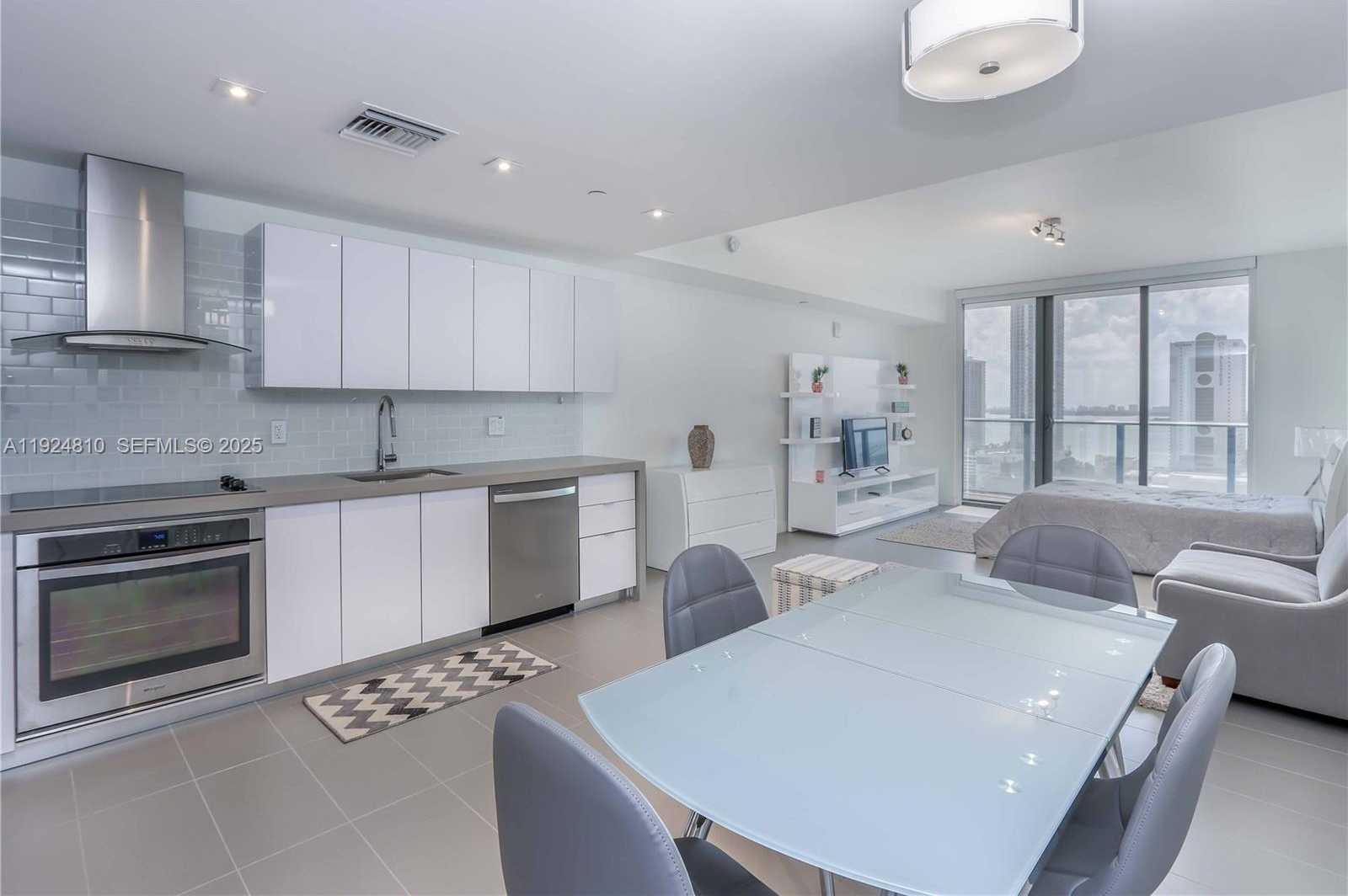 Imagen de Pequeño Objeto