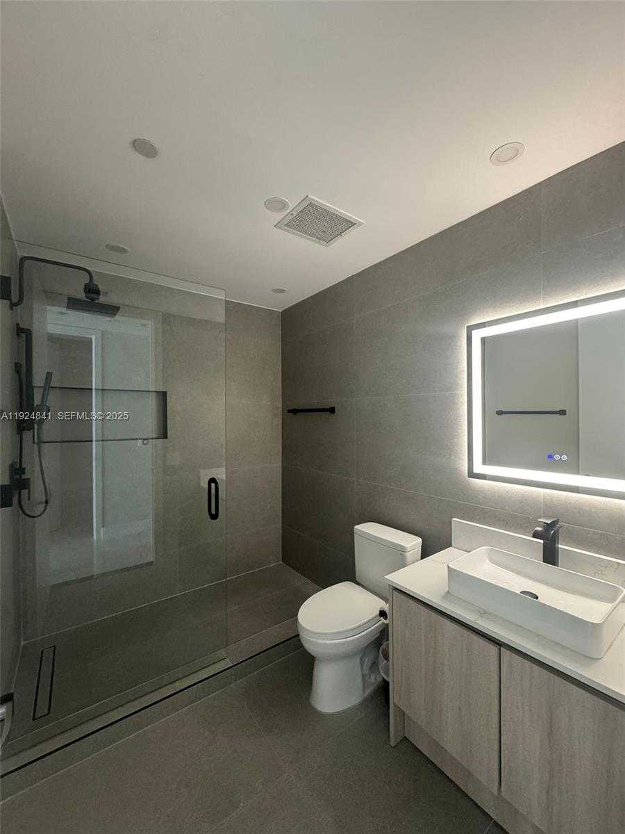 Small Image of 1100 BISCAYNE BLVD #2203, Miami Number 14