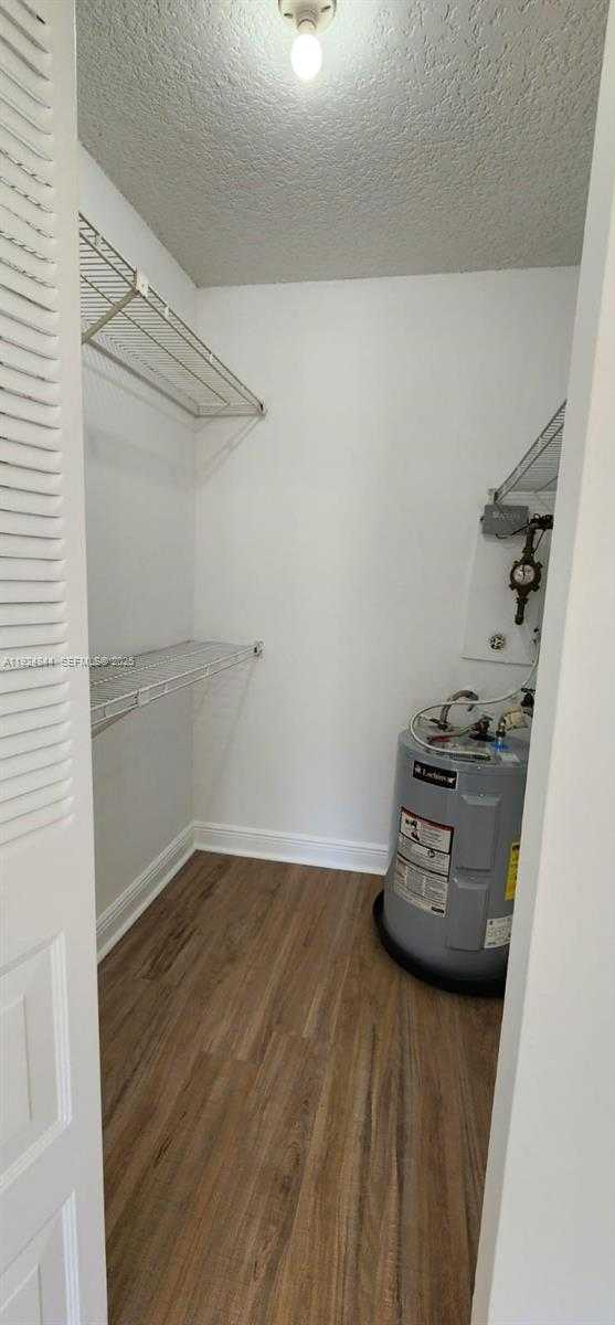 Small Image of 8180 GENEVA CT #319, Doral Number 12