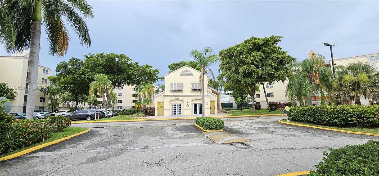 Small Image of 8180 GENEVA CT #319, Doral Number 18