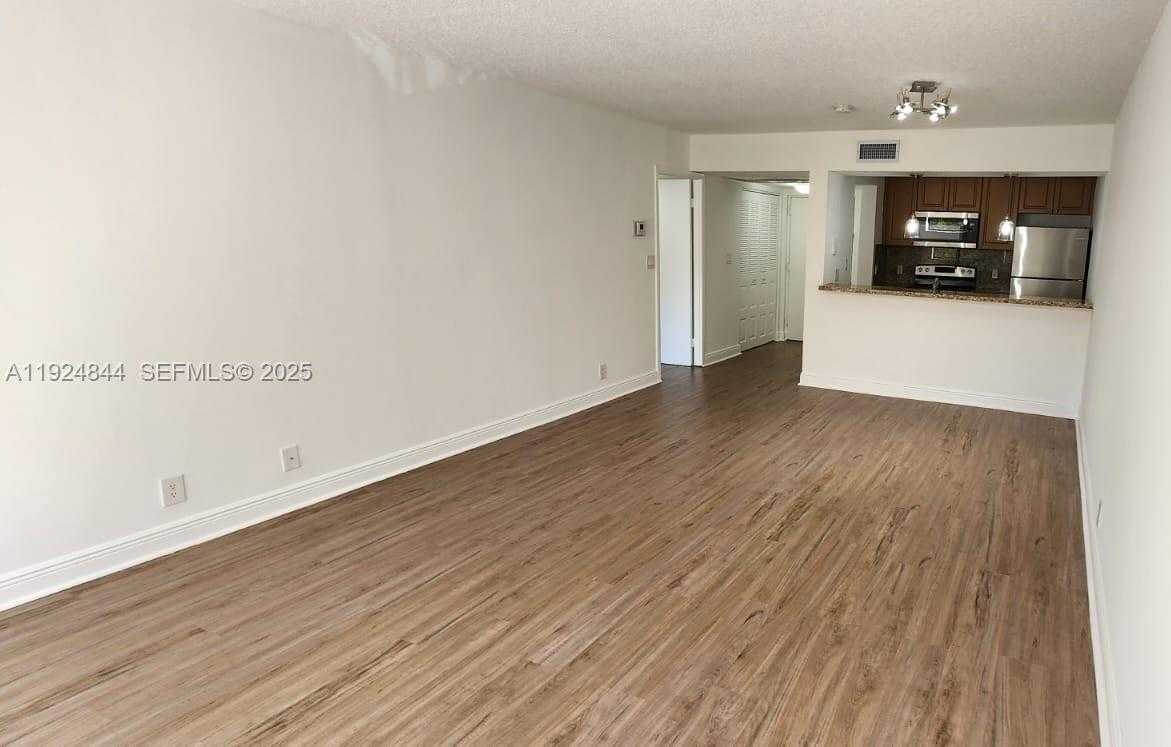 Small Image of 8180 GENEVA CT #319, Doral Number 2