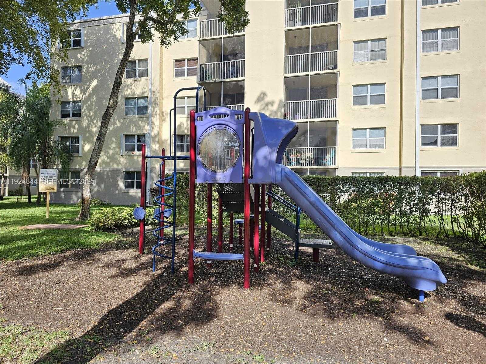 Small Image of 8180 GENEVA CT #319, Doral Number 20