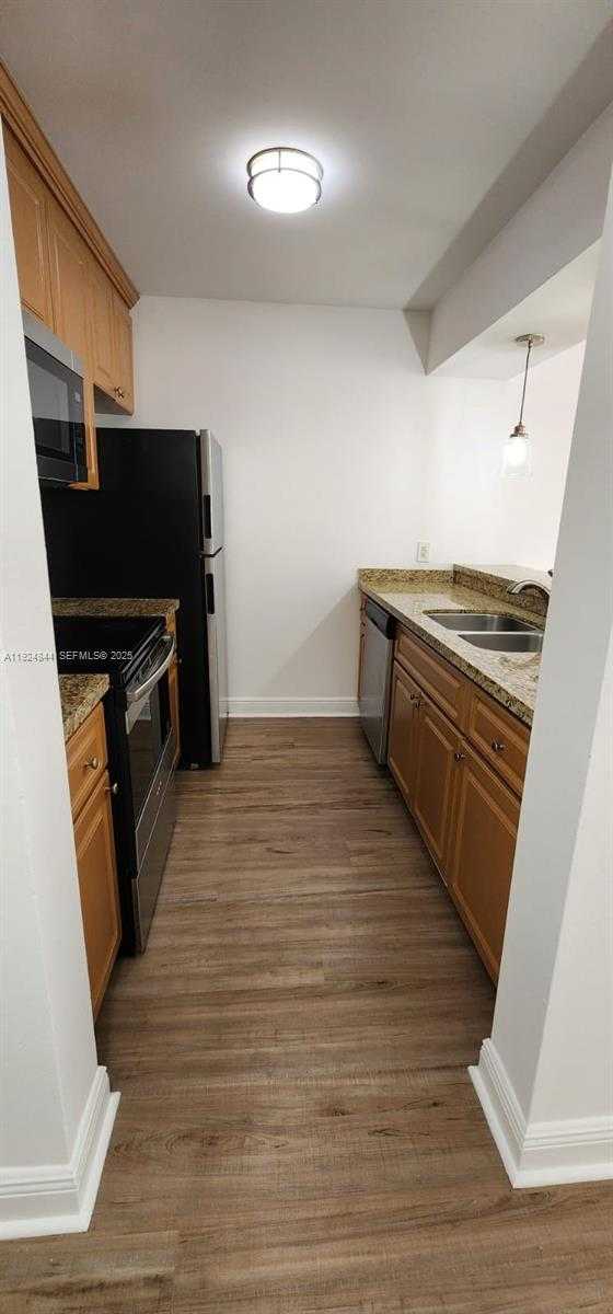 Small Image of 8180 GENEVA CT #319, Doral Number 5