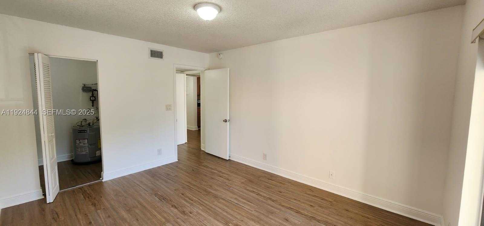 Small Image of 8180 GENEVA CT #319, Doral Number 7