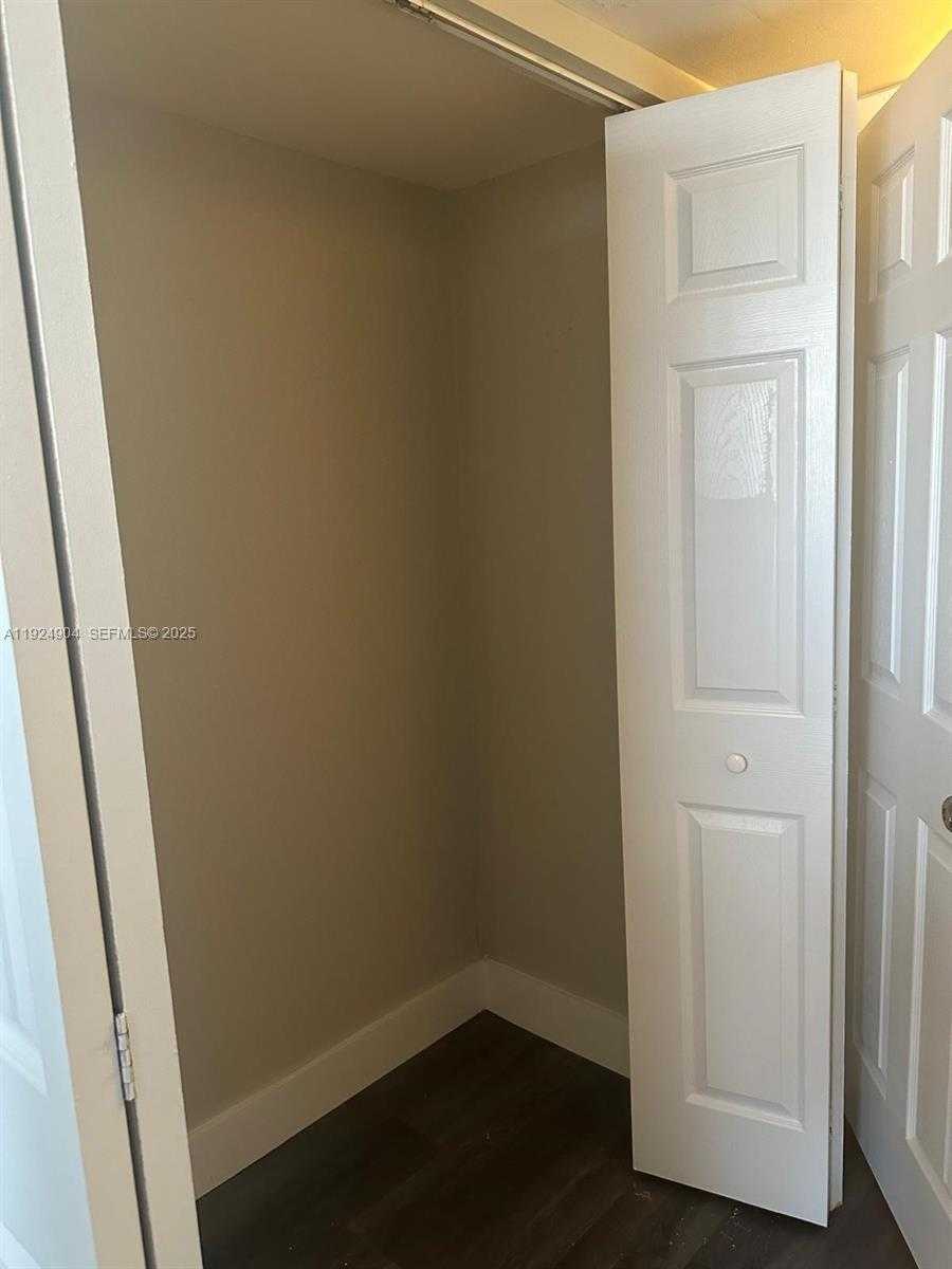 Small Image of 6770 INDIAN CREEK DR #6, Miami Beach Number 17