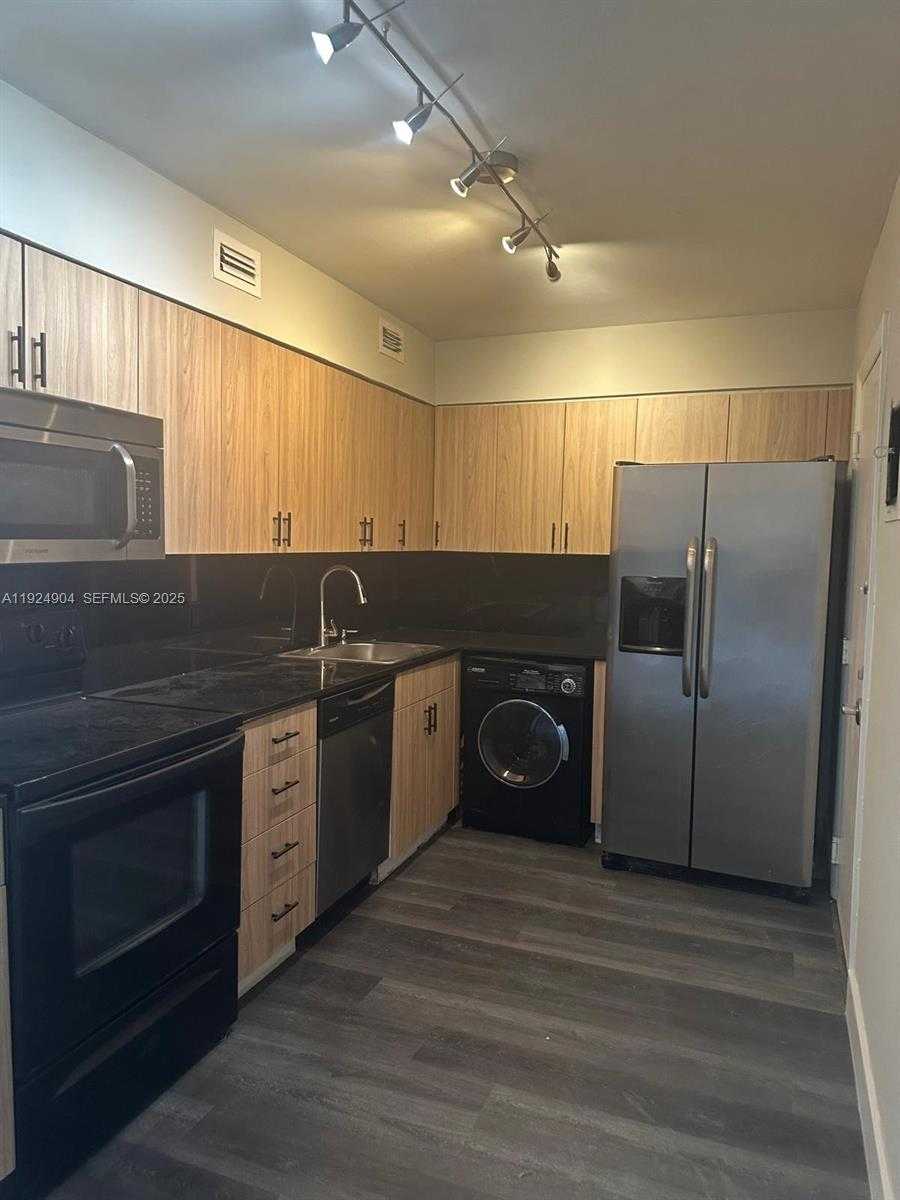 Small Image of 6770 INDIAN CREEK DR #6, Miami Beach Number 8