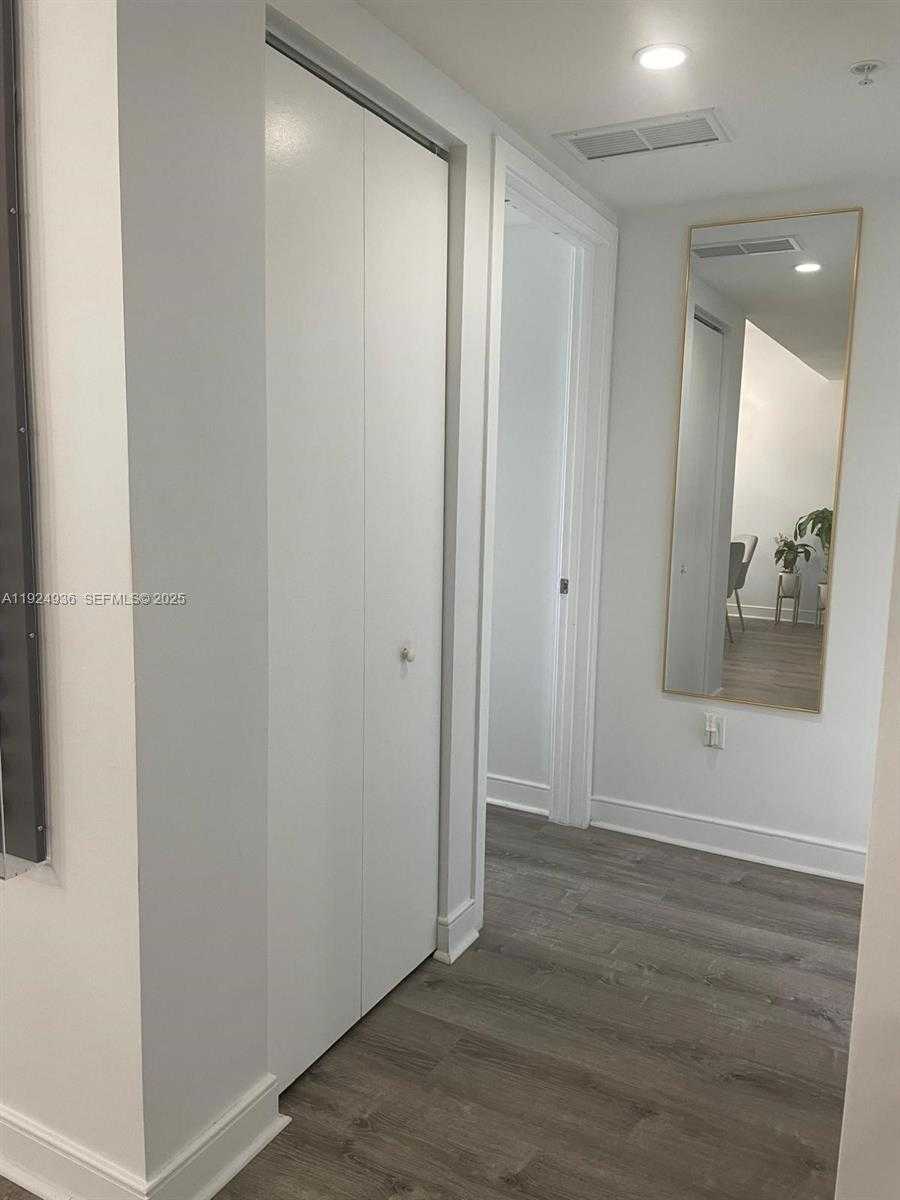 Small Image of 185 SOUTH WEST 7TH ST #2014, Miami Number 31