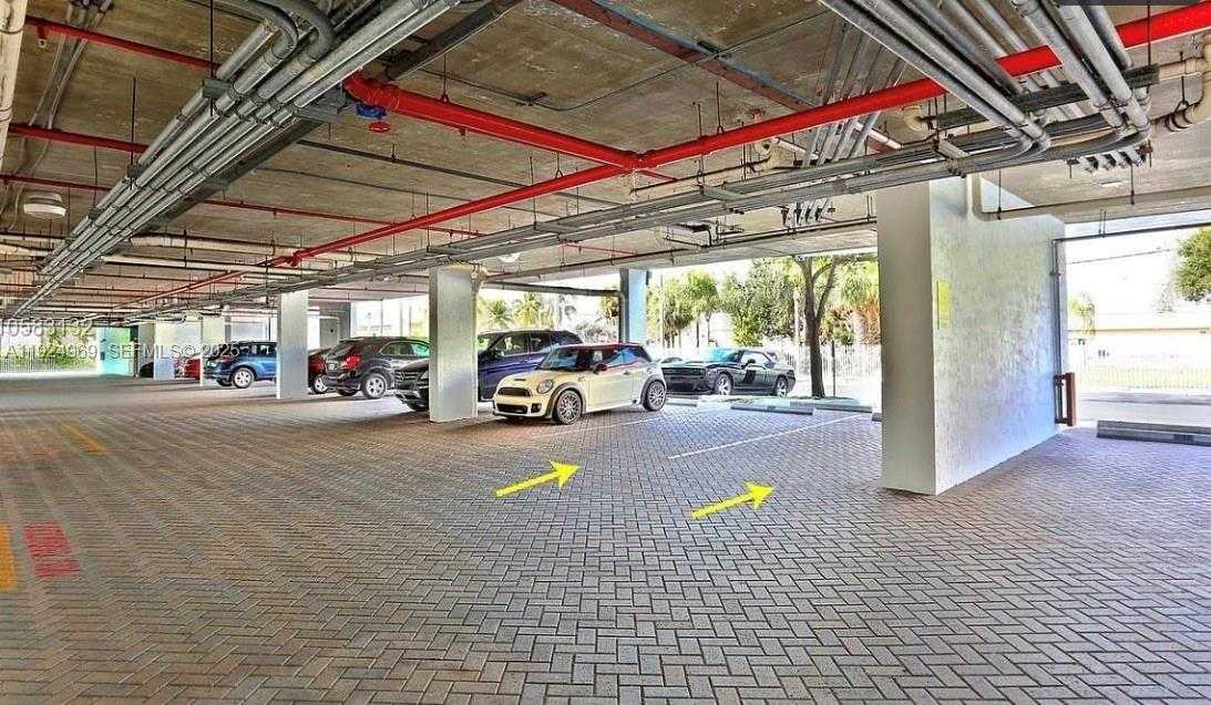 Small Image of 1555 NORTH TREASURE DR #314, North Bay Village Number 12