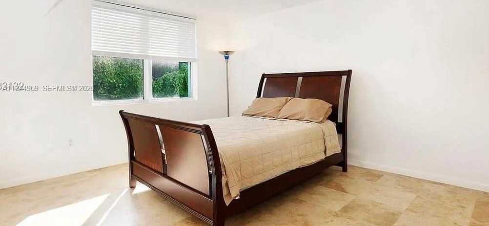 Small Image of 1555 NORTH TREASURE DR #314, North Bay Village Number 8