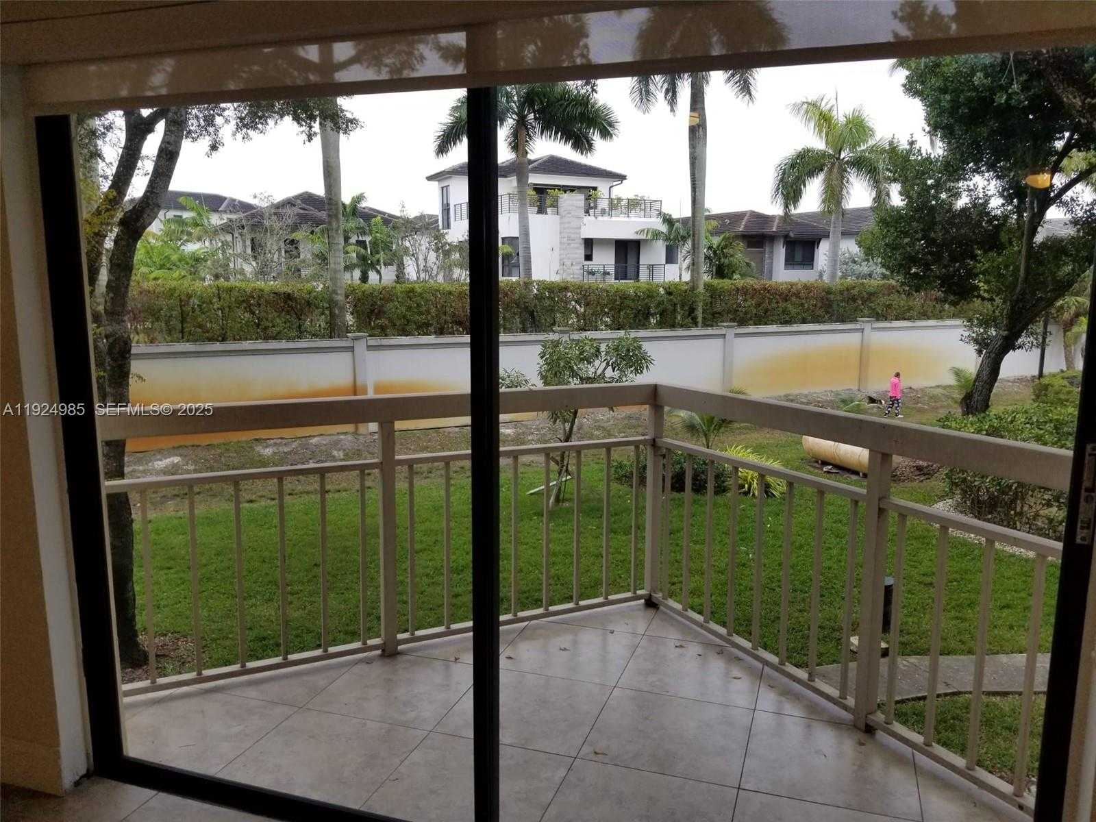 Small Image of 8290 LAKE DR #220, Doral Number 9