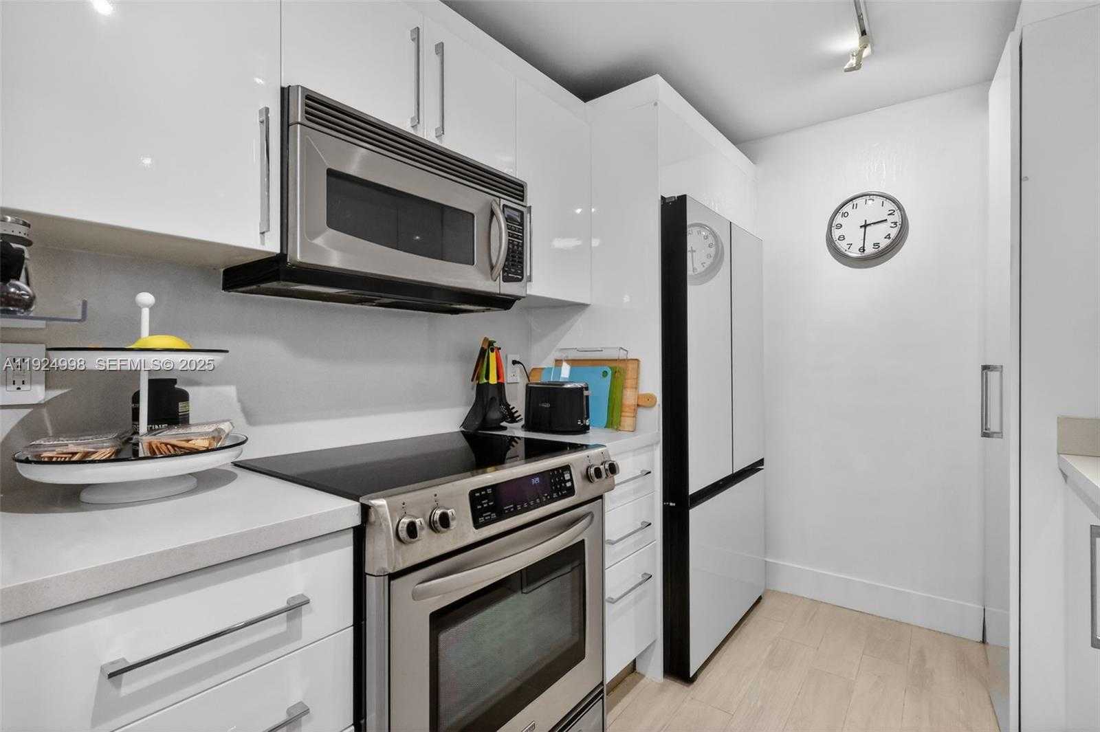 Small Image of 10275 COLLINS AVE #101, Bal Harbour Number 11