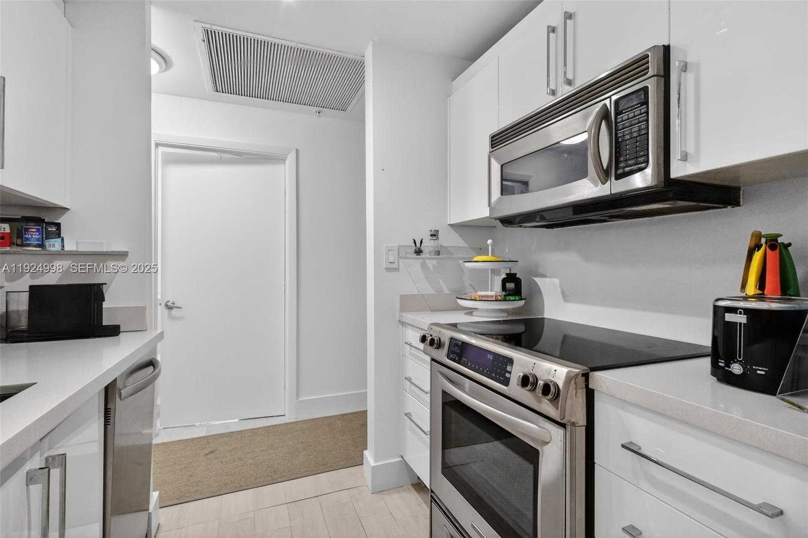 Small Image of 10275 COLLINS AVE #101, Bal Harbour Number 13