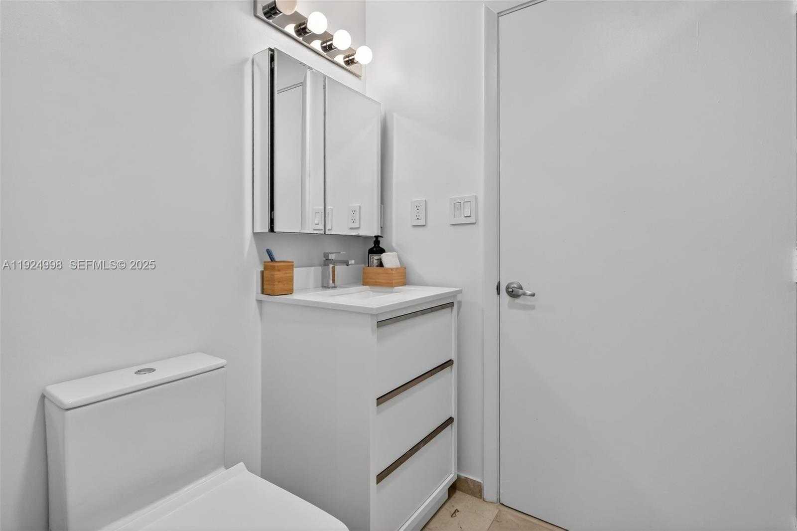 Small Image of 10275 COLLINS AVE #101, Bal Harbour Number 24