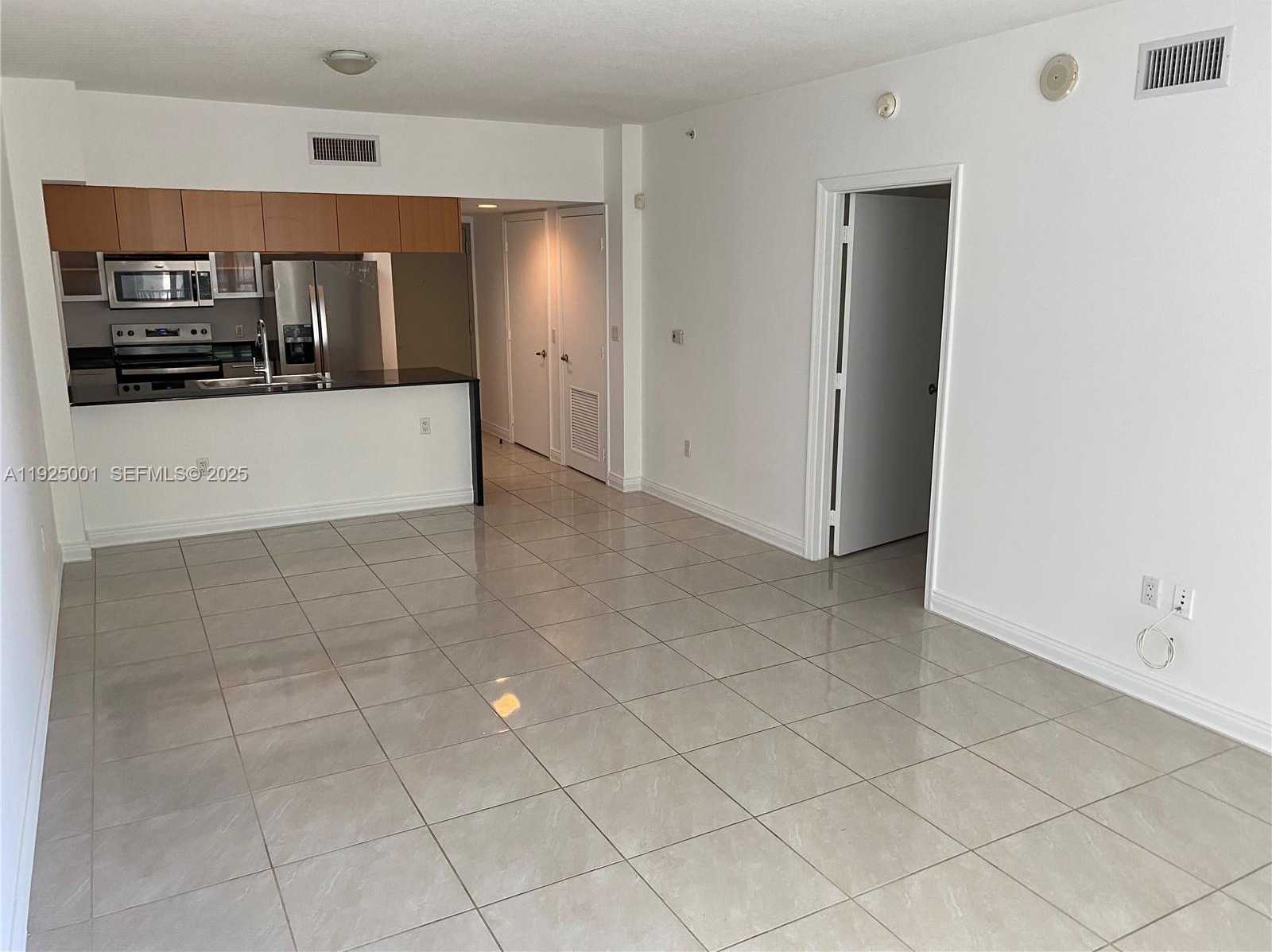 Small Image of 1750 NORTH BAYSHORE DR #2609, Miami Number 4