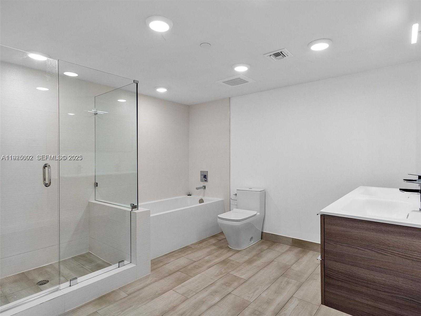 Small Image of 9261 EAST BAY HARBOR DR #501, Bay Harbor Islands Number 15