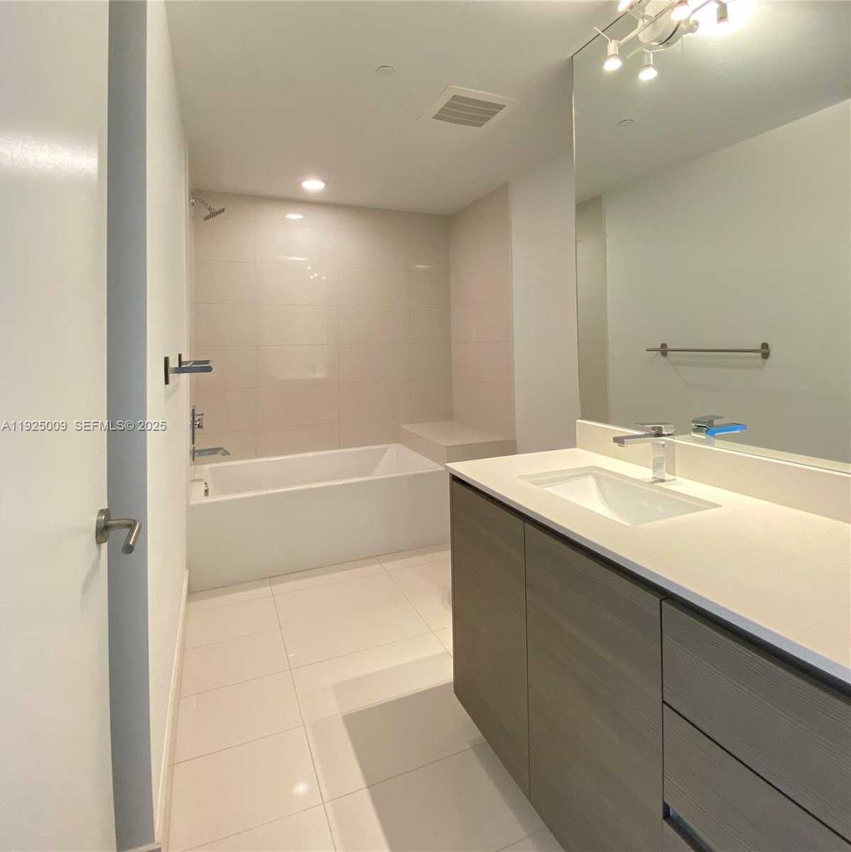 Small Image of 460 NORTH EAST 28TH ST #607, Miami Number 15