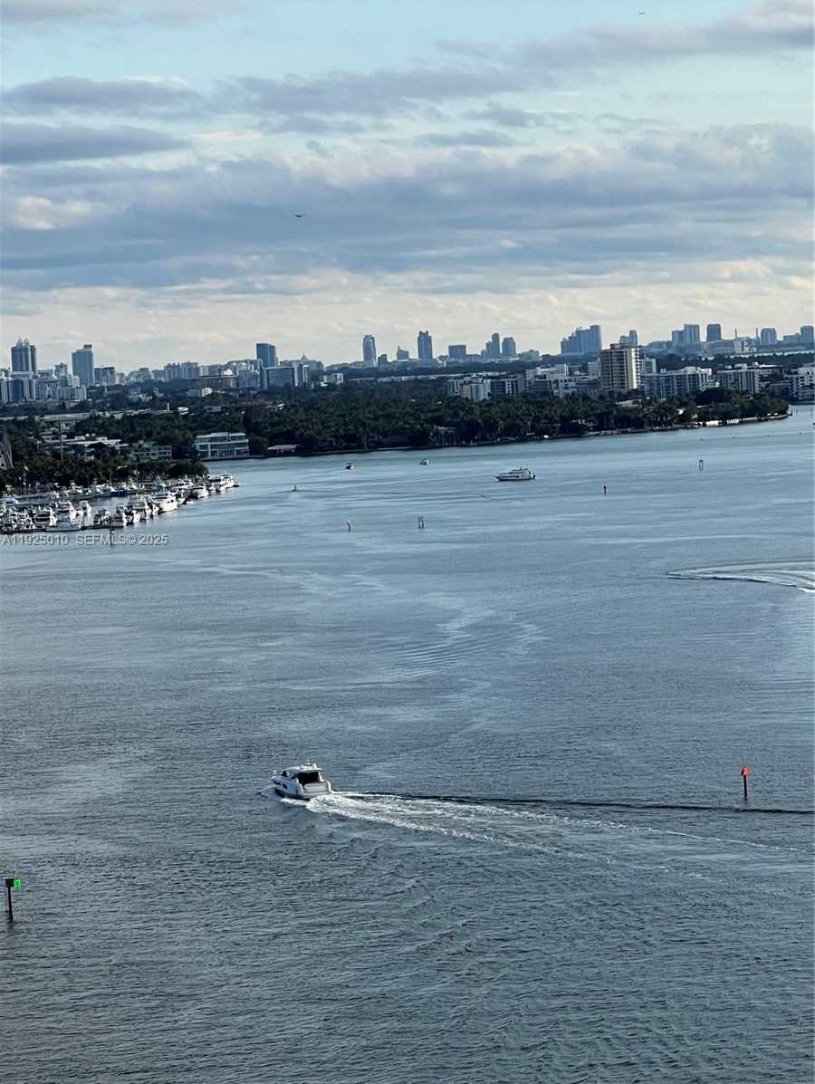 Small Image of 300 BAYVIEW DR #2114, Sunny Isles Beach Number 1