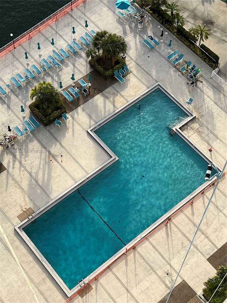 Small Image of 300 BAYVIEW DR #2114, Sunny Isles Beach Number 2