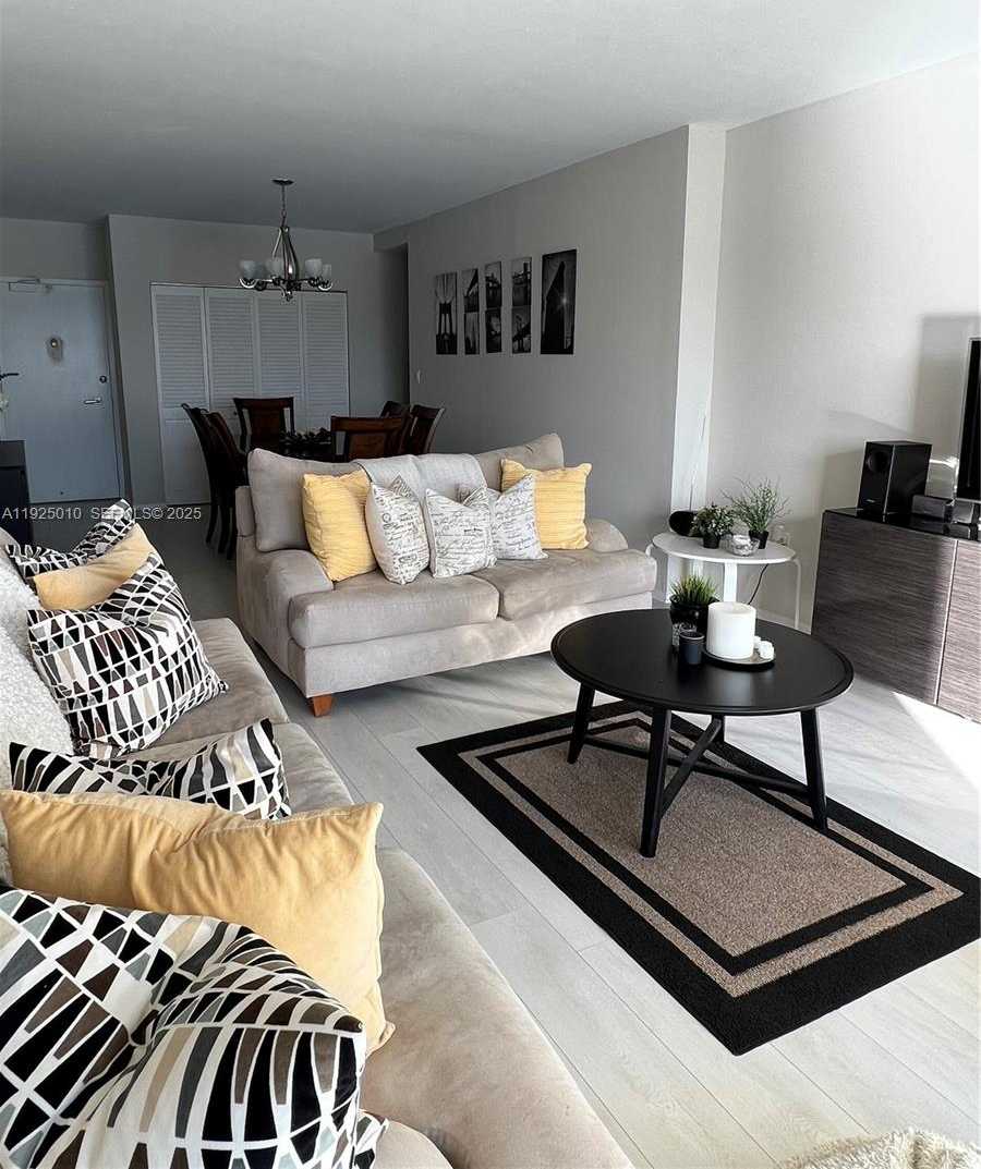 Small Image of 300 BAYVIEW DR #2114, Sunny Isles Beach Number 6