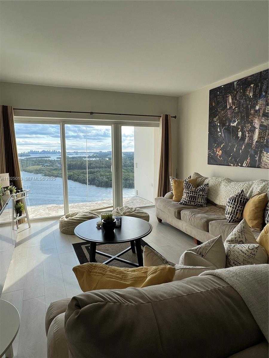 Small Image of 300 BAYVIEW DR #2114, Sunny Isles Beach Number 7