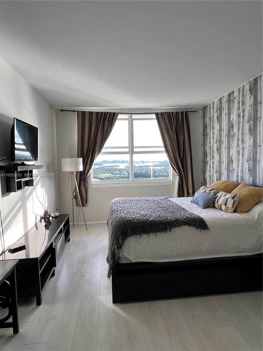 Small Image of 300 BAYVIEW DR #2114, Sunny Isles Beach Number 9