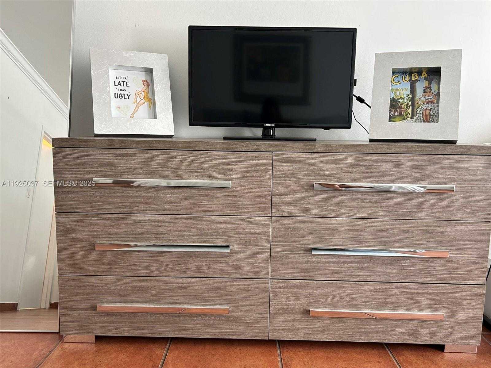 Small Image of 5401 COLLINS AVE #612, Miami Beach Number 16