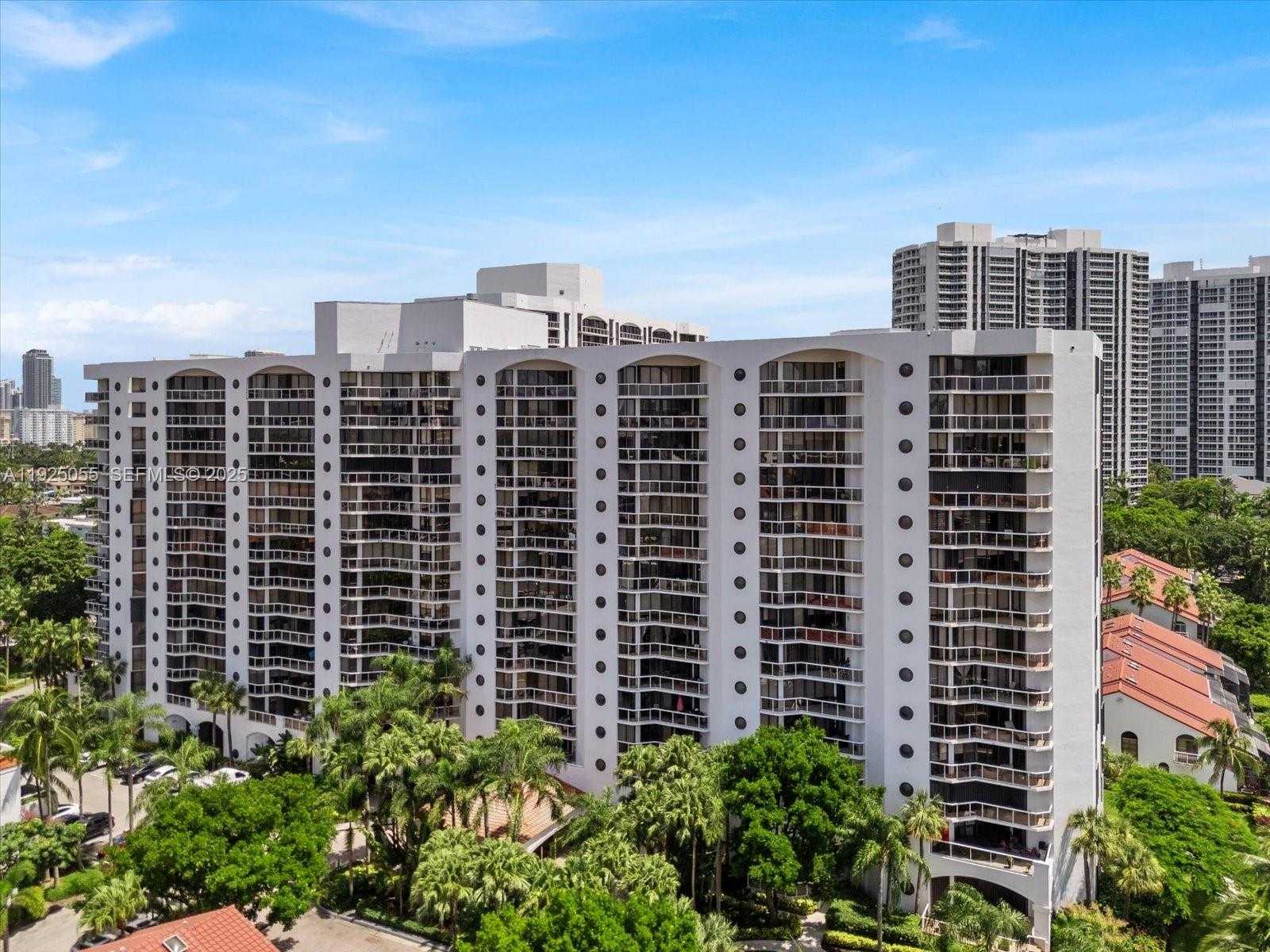 Small Image of 3610 YACHT CLUB DR #805, Aventura Number 4