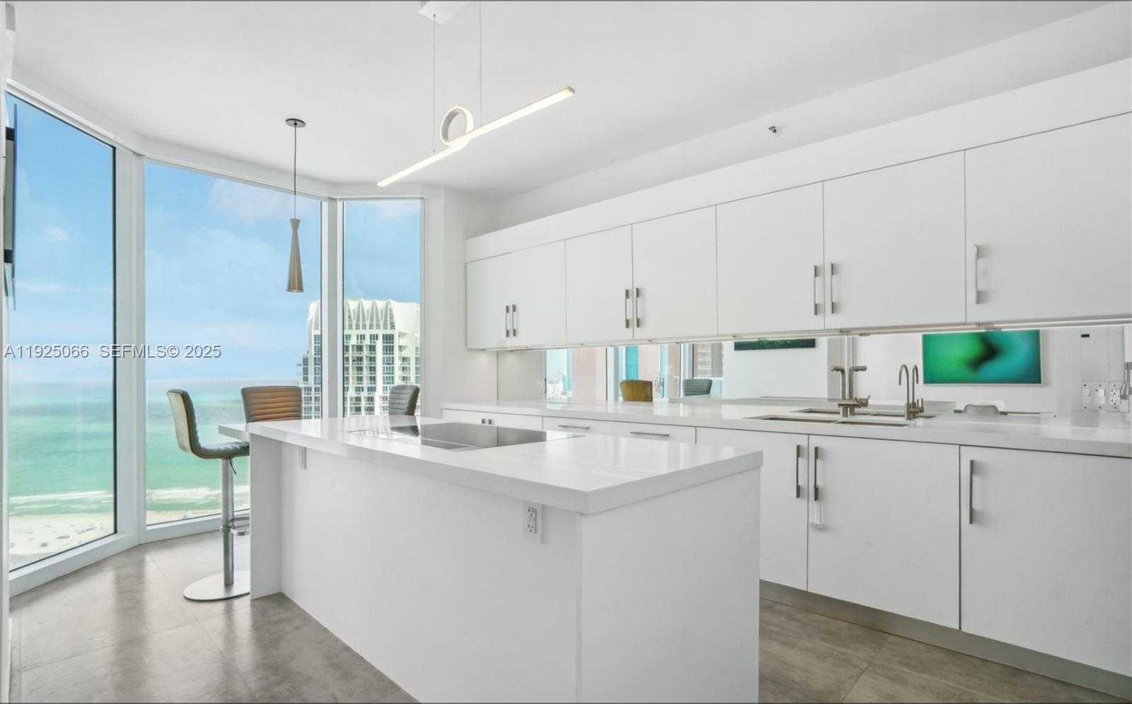 Small Image of 300 SOUTH POINTE DR #3502, Miami Beach Number 2