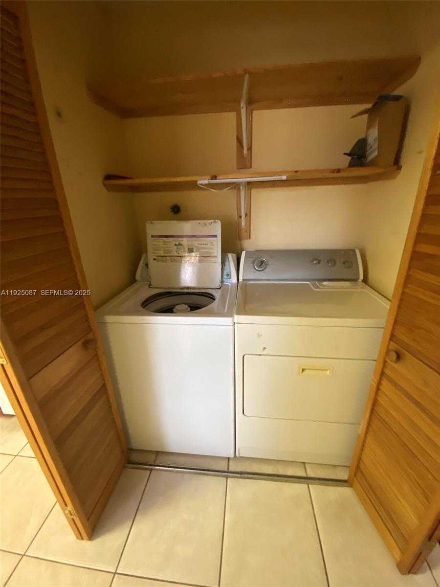 Small Image of 361 WEST PARK DR #14-8, Miami Number 12