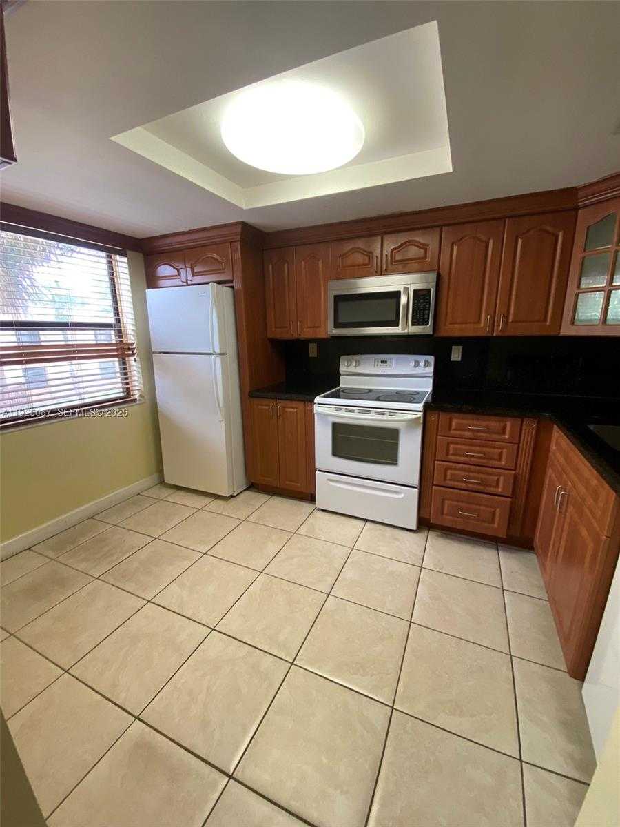 Small Image of 361 WEST PARK DR #14-8, Miami Number 5