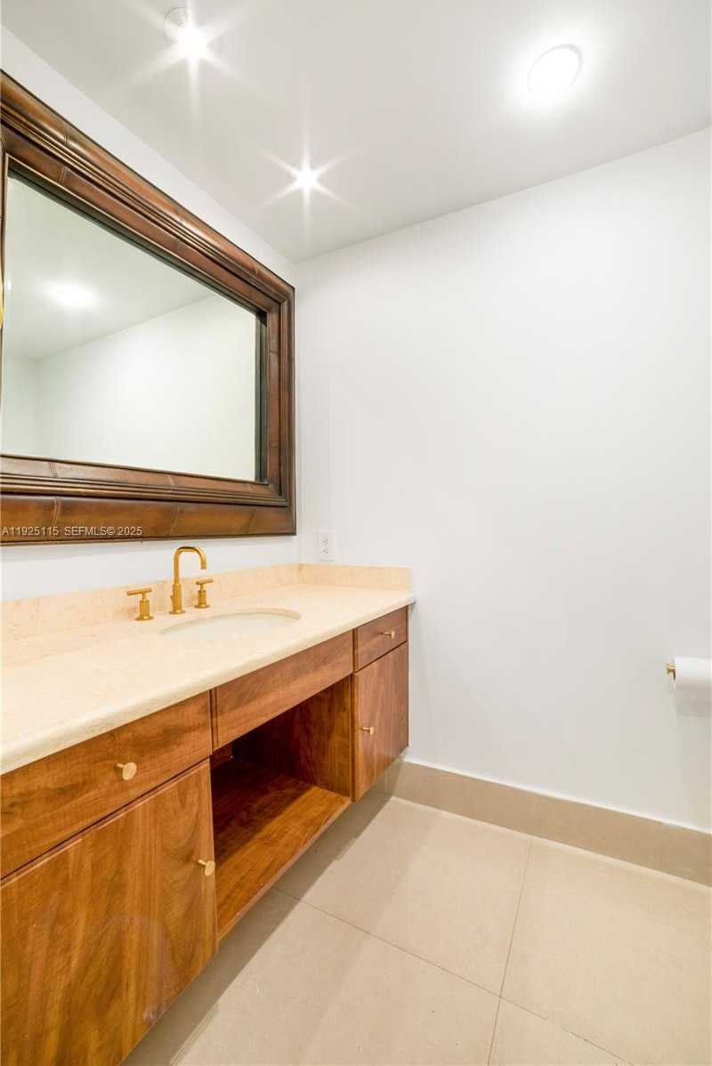 Small Image of 5127 NORTH WEST 102ND CT #5127, Doral Number 16