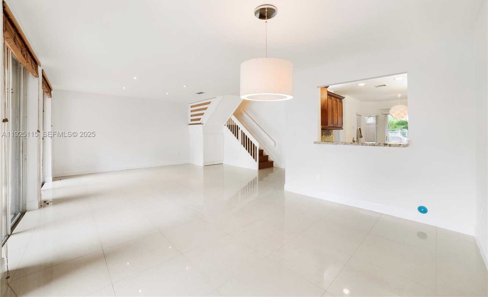 Small Image of 5127 NORTH WEST 102ND CT #5127, Doral Number 4