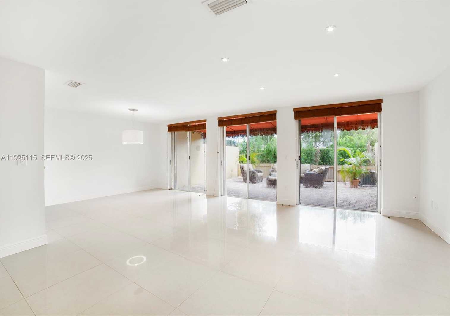 Small Image of 5127 NORTH WEST 102ND CT #5127, Doral Number 5