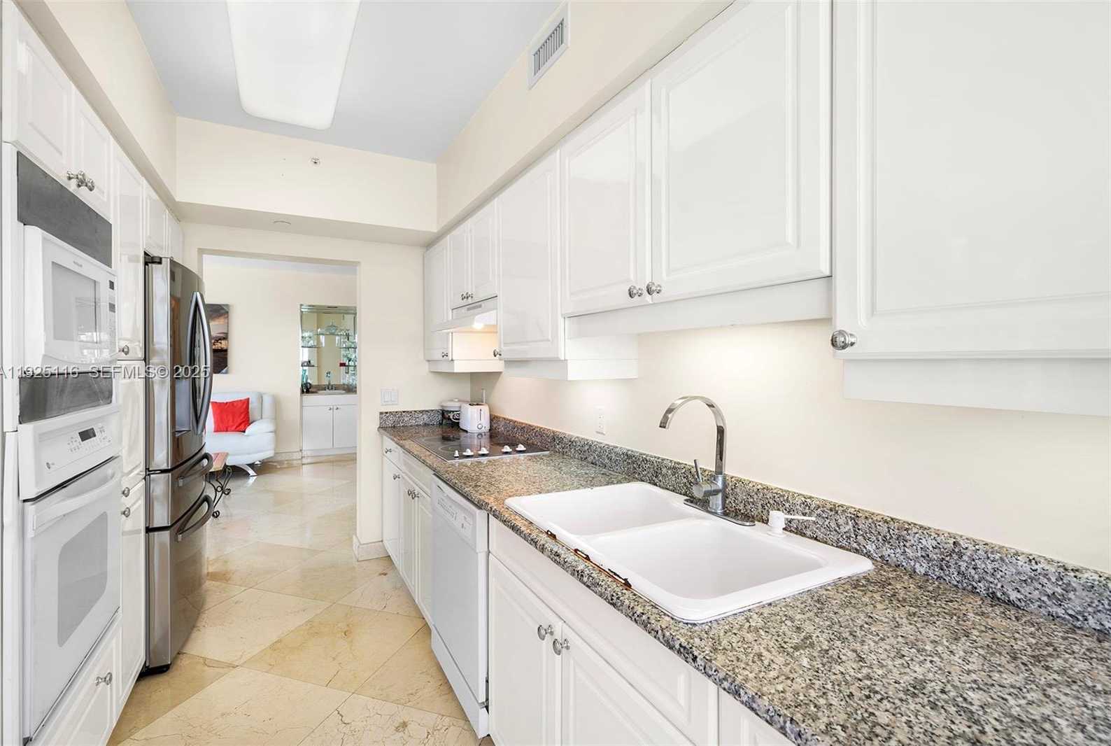 Small Image of 4775 COLLINS AVE #807, Miami Beach Number 15
