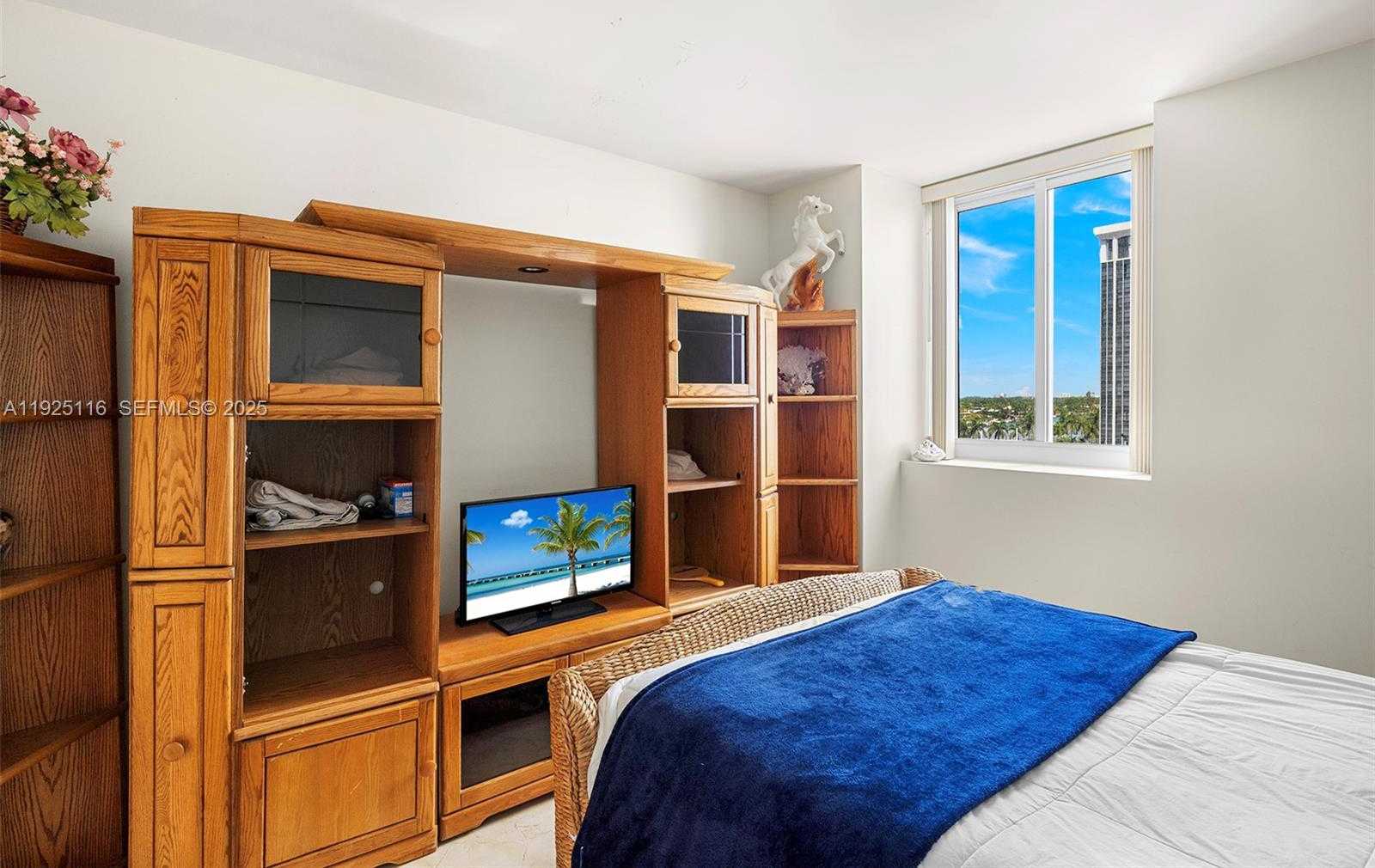 Small Image of 4775 COLLINS AVE #807, Miami Beach Number 17