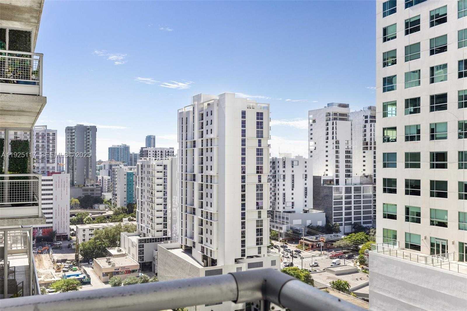 Small Image of 690 SOUTH WEST 1ST CT #1830, Miami Number 14