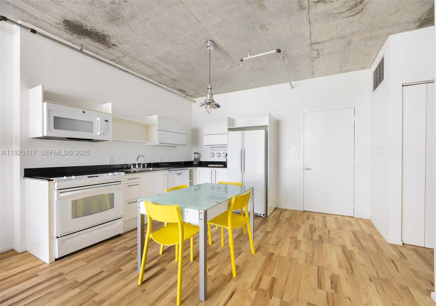 Small Image of 690 SOUTH WEST 1ST CT #1830, Miami Number 5