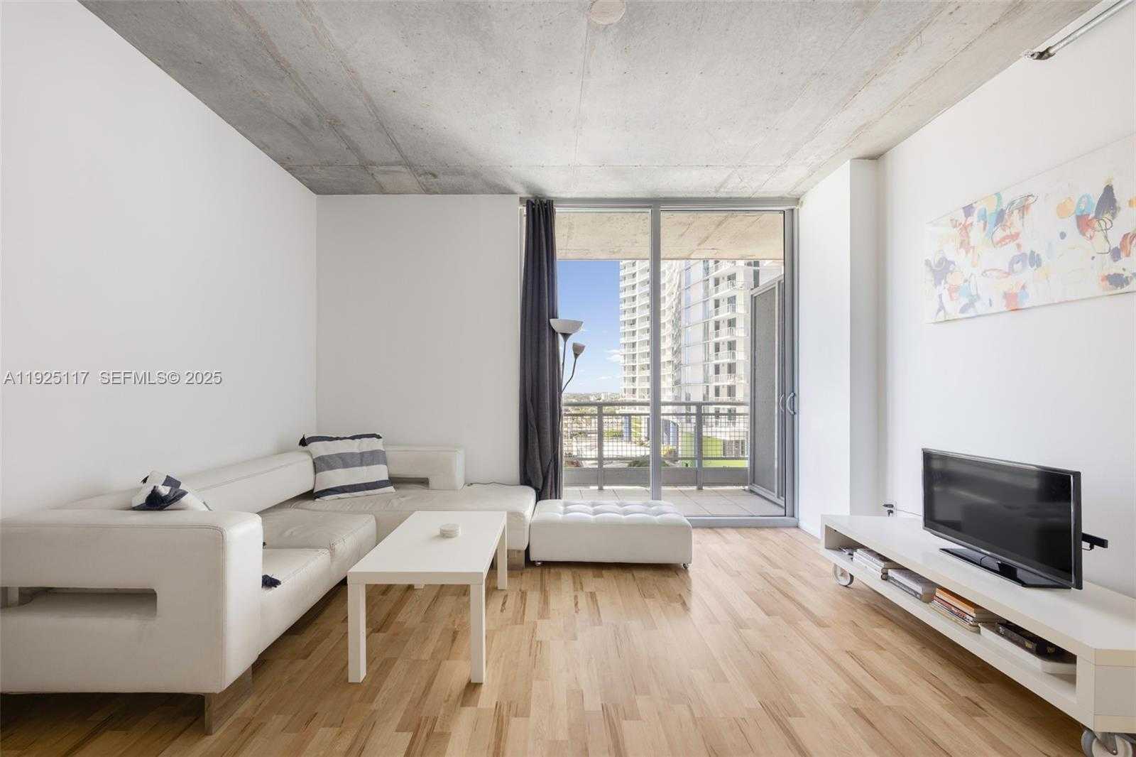 Small Image of 690 SOUTH WEST 1ST CT #1830, Miami Number 8