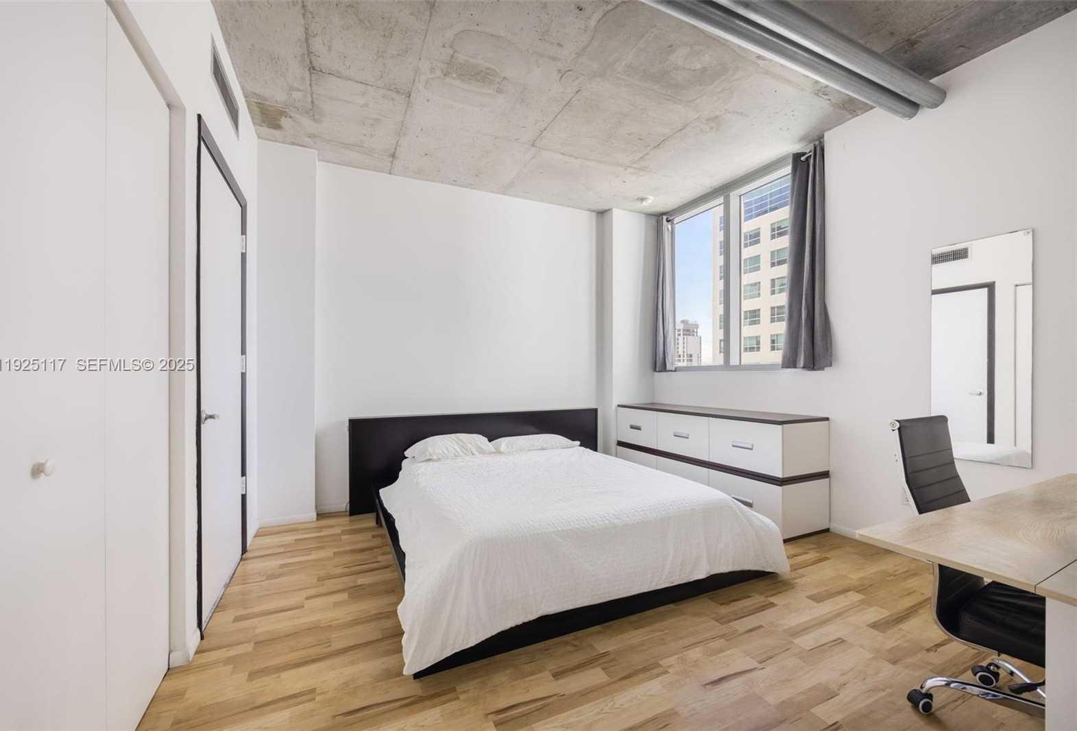 Small Image of 690 SOUTH WEST 1ST CT #1830, Miami Number 9