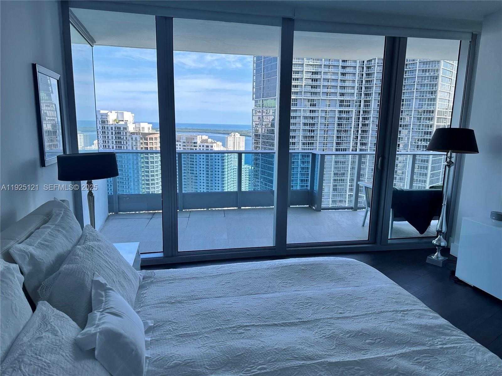 Small Image of 200 BISCAYNE BOULEVARD WAY #4007, Miami Number 10