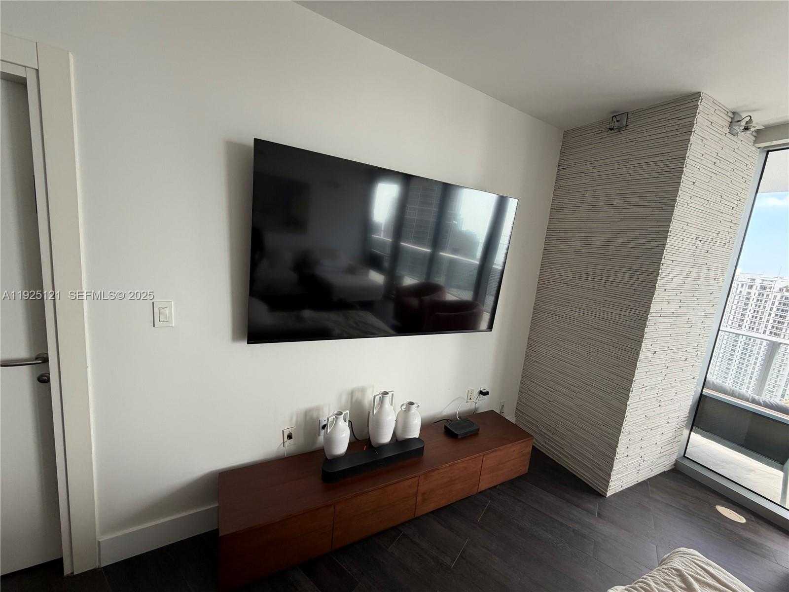 Small Image of 200 BISCAYNE BOULEVARD WAY #4007, Miami Number 11